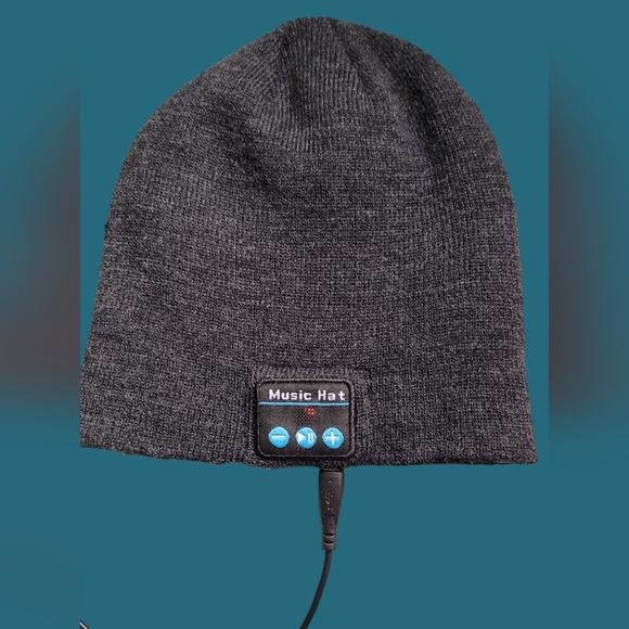 ~ NEW ~ BLUETOOTH WIRELESS MUSIC BEANIE WITH CHARGER ~ ONE SIZE UNISEX - Picture 3 of 7